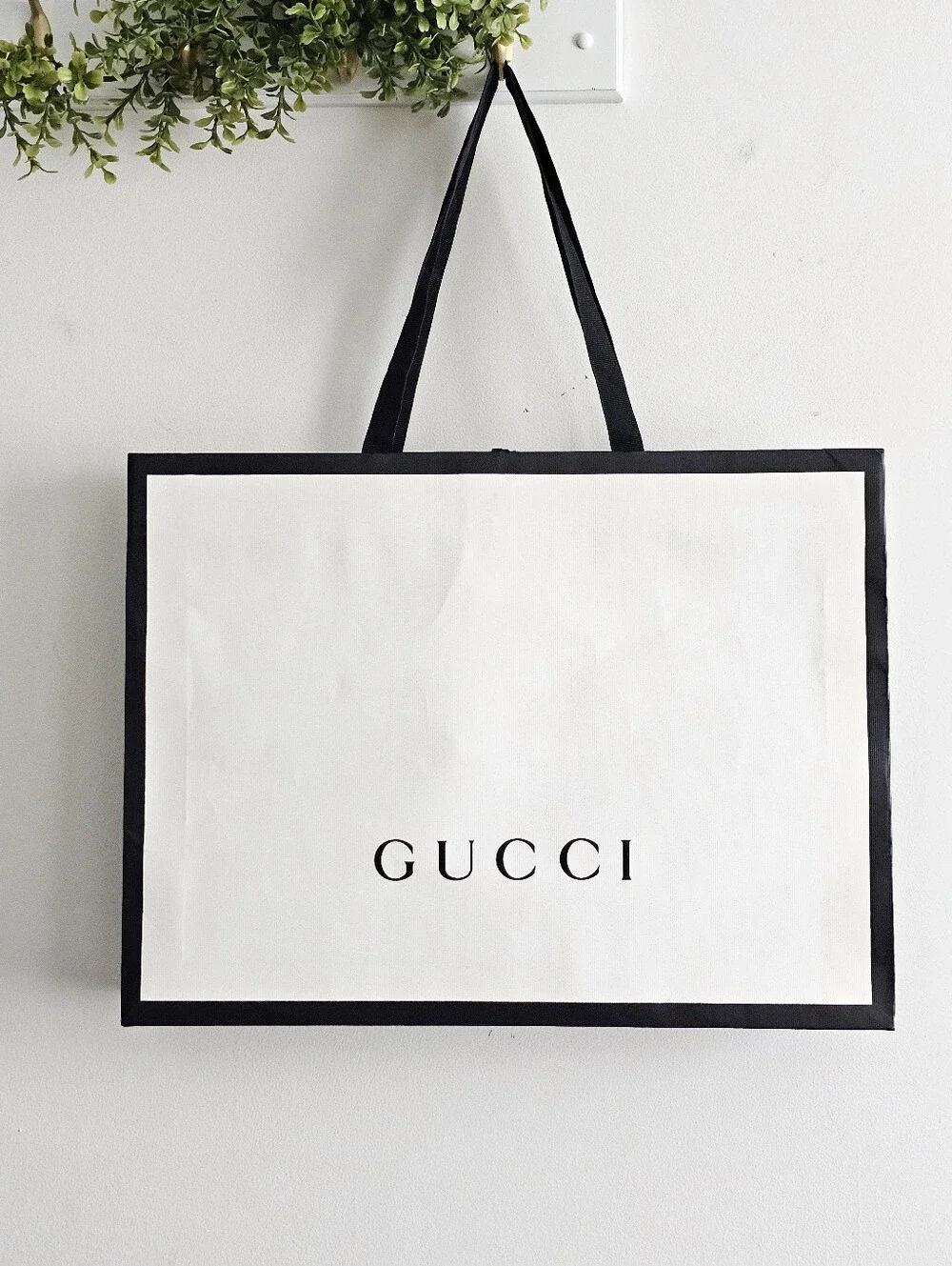 Gucci Large Shopping Gift Bag Tote White Black Logo Paper Store Bag